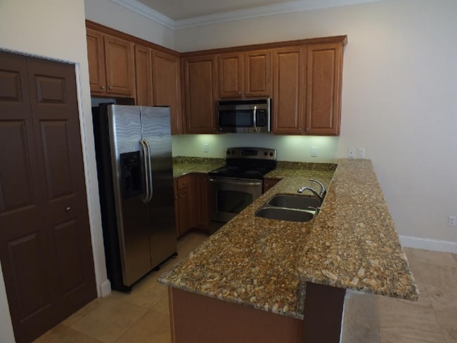 616 2nd St N, Saint Petersburg, FL 33701 - photo 3