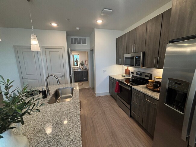 702 Celebration Way unit b4, San Marcos, TX 78666 - photo 4