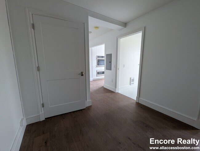 1200 Massachusetts Ave unit 8 DFT URNKV, Cambridge, MA 02138 - photo 2