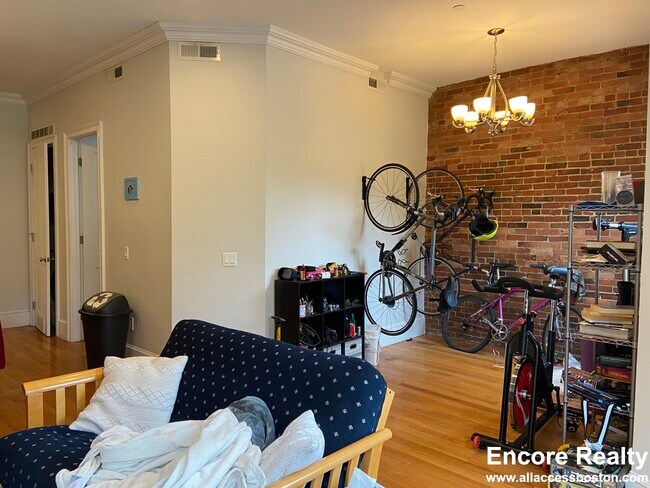 1089 Beacon St unit 9, Brookline, MA 02446 - photo 5