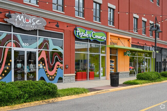 Willow Lawn offers boutique shopping and dining minutes from Dumbarton.