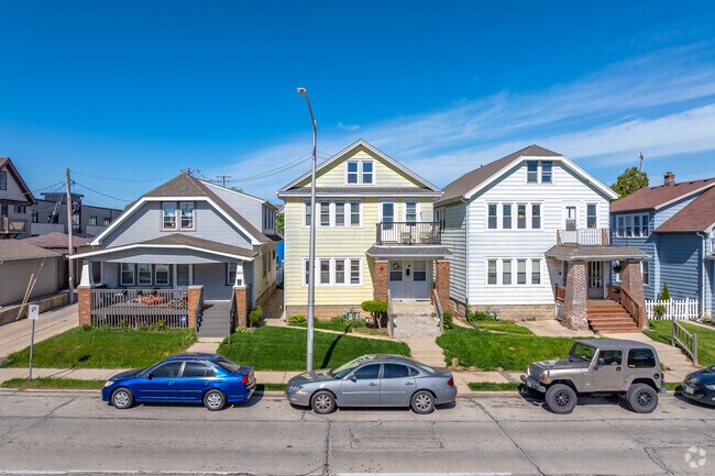 Bungalow and duplex homes are popular throughout the City Center in West Allis.