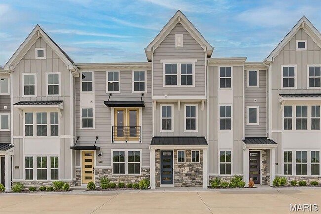 8923 E Gateway Heights, St. Louis, MO 63144 - photo 3