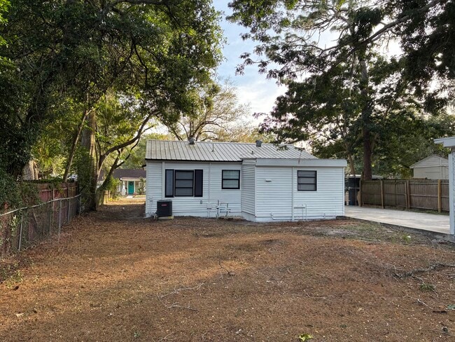 2310 E Minnehaha St, Tampa, FL 33610 - photo 4