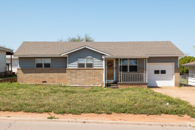 Houses in Altus are made from materials like brick and have new traditional architecture, with natural accents like stone and wood.