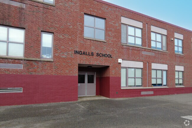 Ingalls Elementary has an overall grade of C- on Niche.