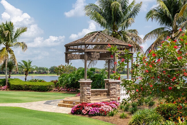 Heritage Bay has scenic surroundings with beautiful features to admire.