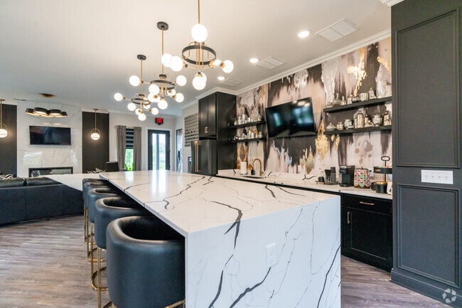 Flats on 10th - Clubhouse