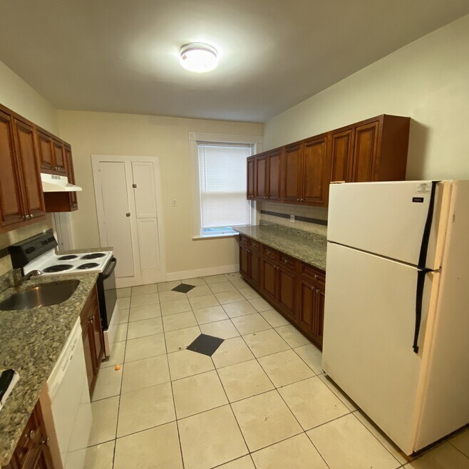 22 Euston St unit 5, Brookline, MA 02446 - photo 1