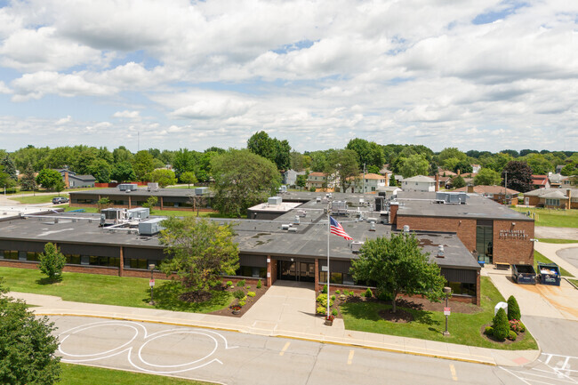 Maplemere Elementary School has a student teacher ratio of 12 to 1.