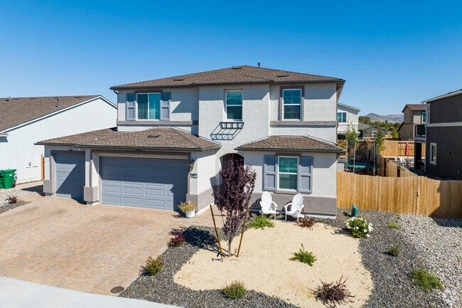 Luxury homes in Stonebrook have a template model, and often have false-blinds on the facade.