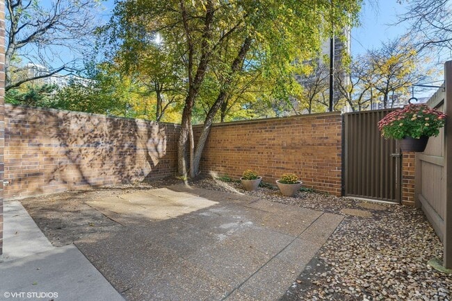 1340 N La Salle Dr unit 411, Chicago, IL 60610 - photo 3