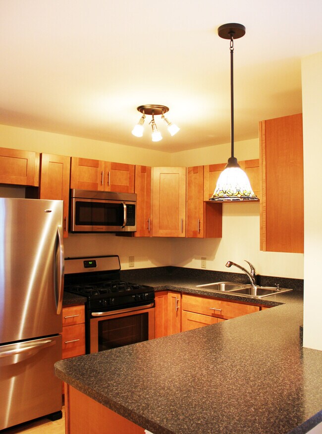 39 Peru St unit 2, Burlington, VT 05401 - photo 2