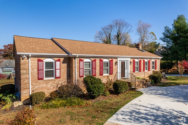 Large ranch-style homes are a staple of the older neighborhoods of Lafayette.