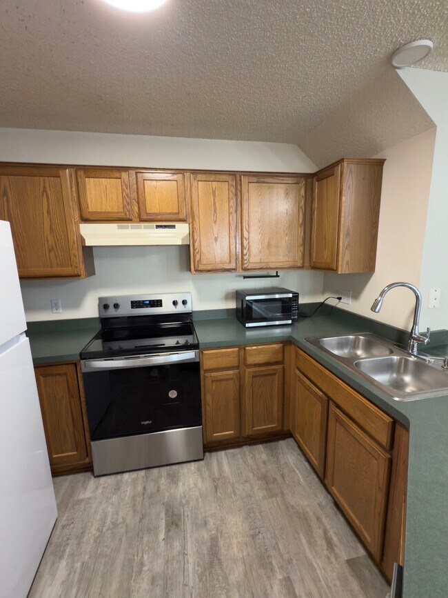 8647 Quarry Ridge Ln, Woodbury, MN 55125 - photo 7