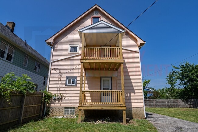3633 E 153rd St unit Upper Unit, Cleveland, OH 44120 - photo 2