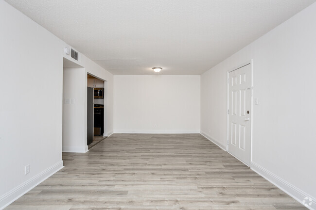 1BR, 1BA - 750SF - Living Room