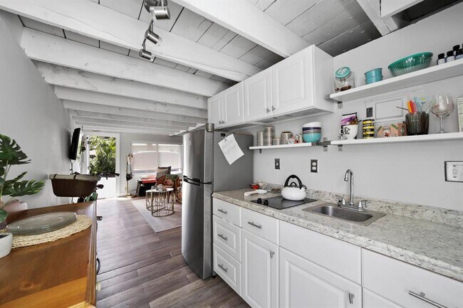 1972 NE 35th St unit Efficiency, Lighthouse Point, FL 33064 - photo 3