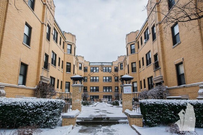 2328 N Rockwell St unit GDN, Chicago, IL 60647 - photo 2