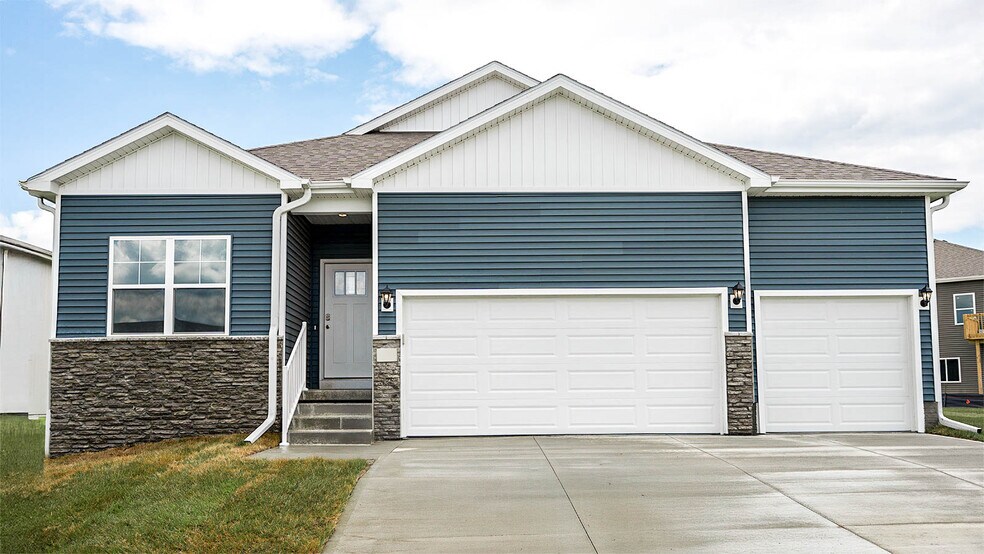 6215 Harvest Dr, Omaha, NE 68157 - photo 1