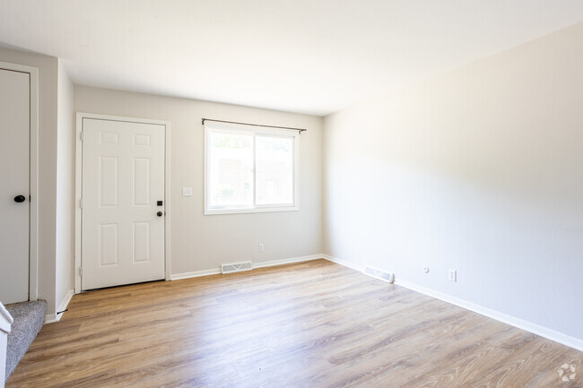 2BR, 1.5BA - Townhouse - Living Room