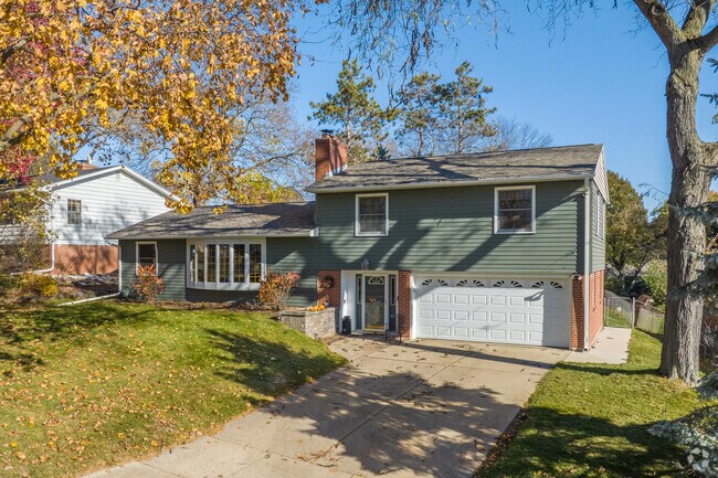 Split-level homes can also be found in Mendota Hills.