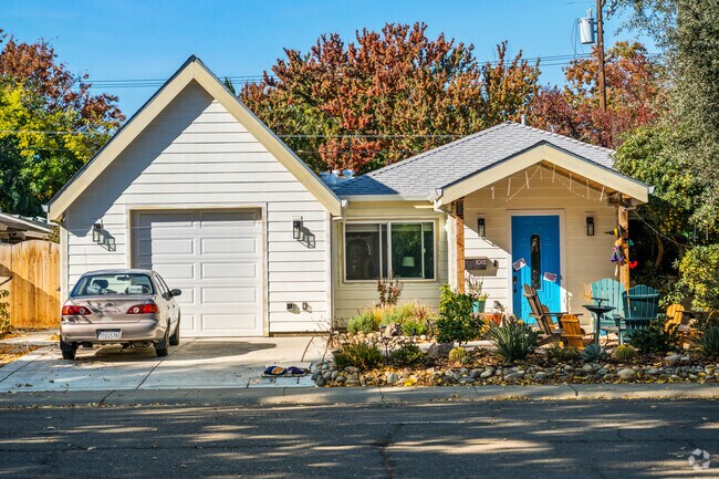East Davis has a mix of one and two story homes.