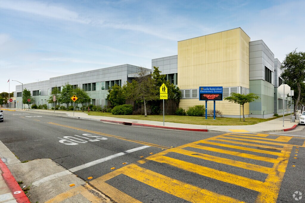 View of Lucille Roybal-Allard Elementary School from intersection of Saturn Avenue and Plaska Avenue in Huntington Park, California.
