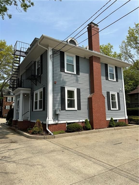 542 Angell St, Providence, RI 02906