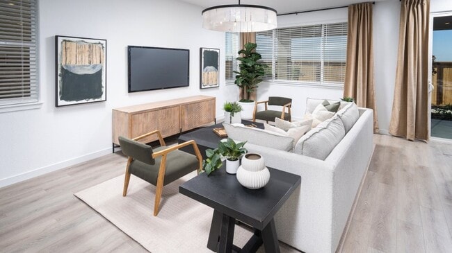 213 Bay Dr, Sacramento, CA 95815 - photo 4