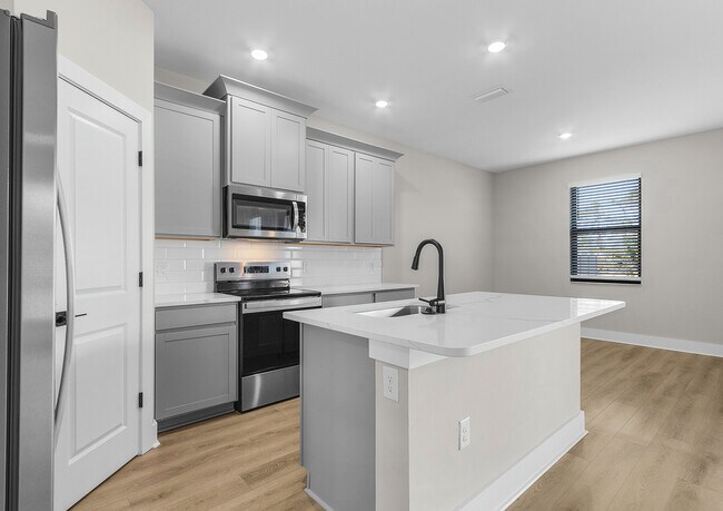 1237 E Price Blvd unit 37991452, North Port, FL 34288 - photo 4