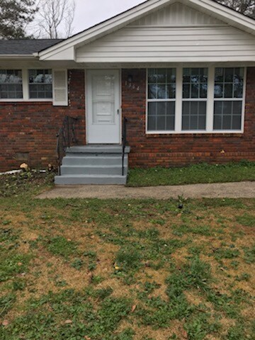 1364 Stoneham Ct, Atlanta, GA 30349