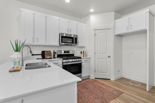 551 S 1215 W, Logan, UT 84321 - photo 7