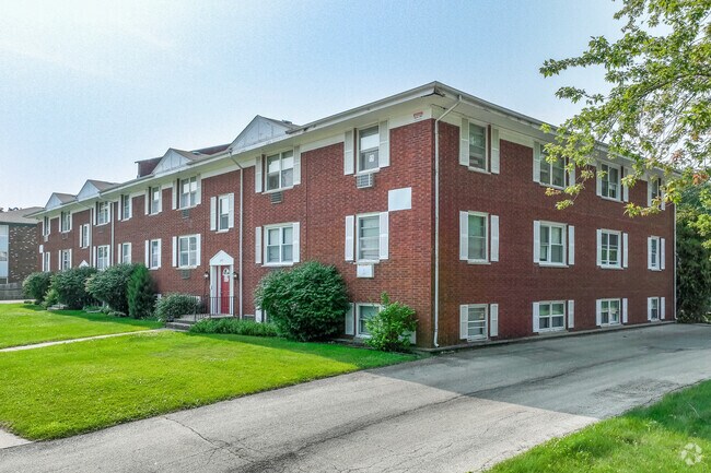 Multifamily living is available in Rockford's Rolling Green neighborhood.