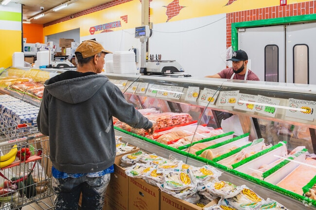 Mi Tierra Supermercado offers freshly butchered meat and fresh produce in Memorial Park.