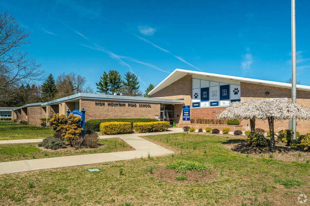 High Mountain Road School is in Franklin Lakes, NJ.