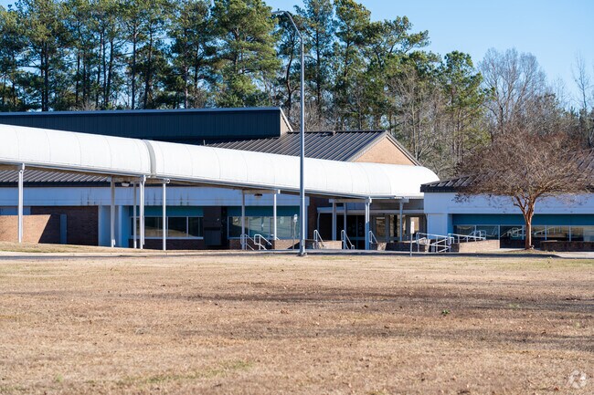 Laurel Mill Elementary School near Youngsville, NC gets a B- Score on Niche.Com.