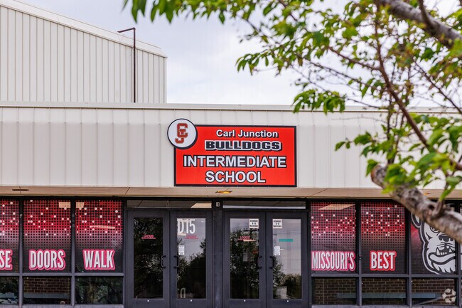 Carl Junction Intermediate offers students a variety of clubs and activities.
