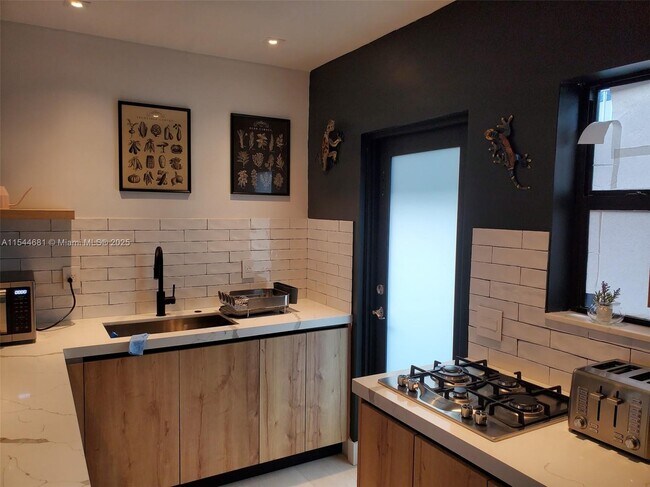 740 SW 9th St unit 2, Miami, FL 33130 - photo 7