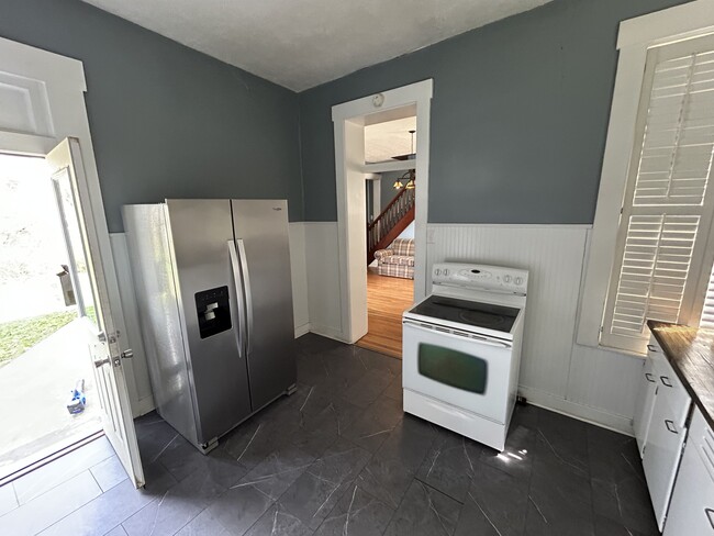 Fridge and Stove Included