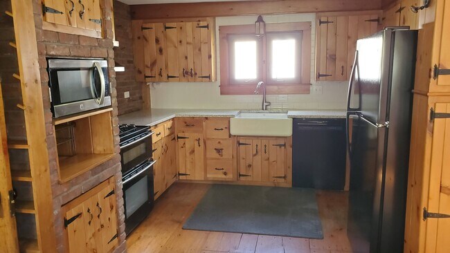 416 Center St unit House, Lyndon, VT 05851 - photo 4