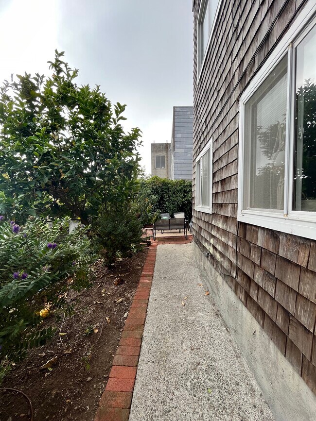 1482 Innes Ave unit Garden Unit, San Francisco, CA 94124 - photo 2