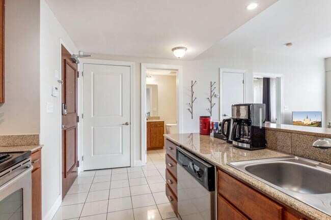 925 Common St unit ID1266926P, New Orleans, LA 70112 - photo 6