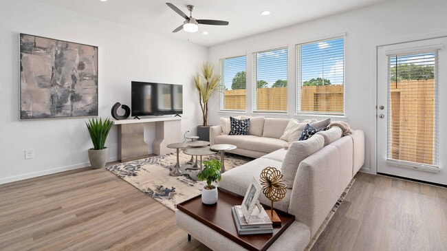 7720 Inwood Grove Ln, Houston, TX 77088 - photo 3