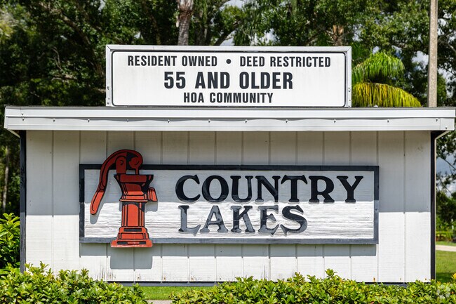 Laredo & Country Lakes has exclusive communities for residents 55 years and older.