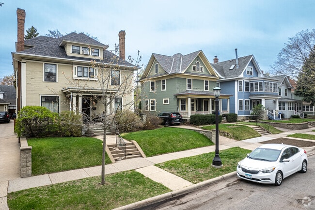 Postcard-worthy residential homes can be found on the  east side of Union Park neighborhood.