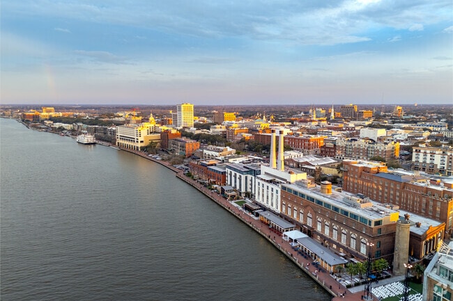 Gordonston residents enjoy the scenic and quiet lifestyle that comes with living in the suburbs while still being close to Savannah's culture and activities.