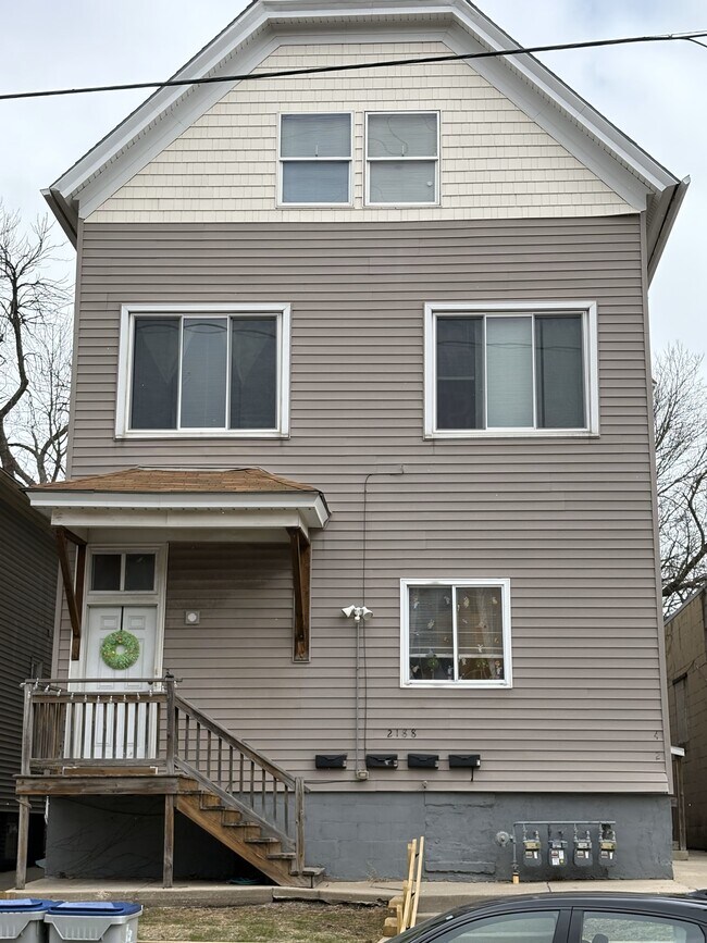 2188 S Robinson Ave, Milwaukee, WI 53207