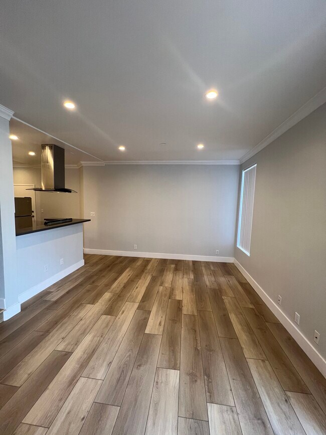 2107 N Beachwood Dr unit 101, Los Angeles, CA 90068 - photo 3