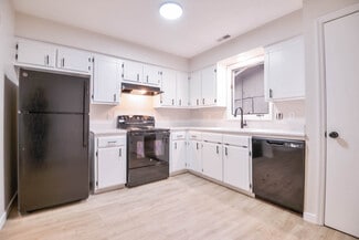 4934 Robin Dr, Omaha, NE 68157